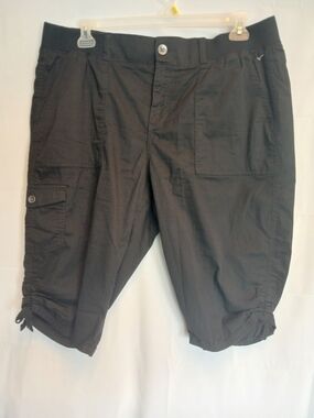Like New! EVRI Black Cargo Shorts with Drawstring Hem 16W